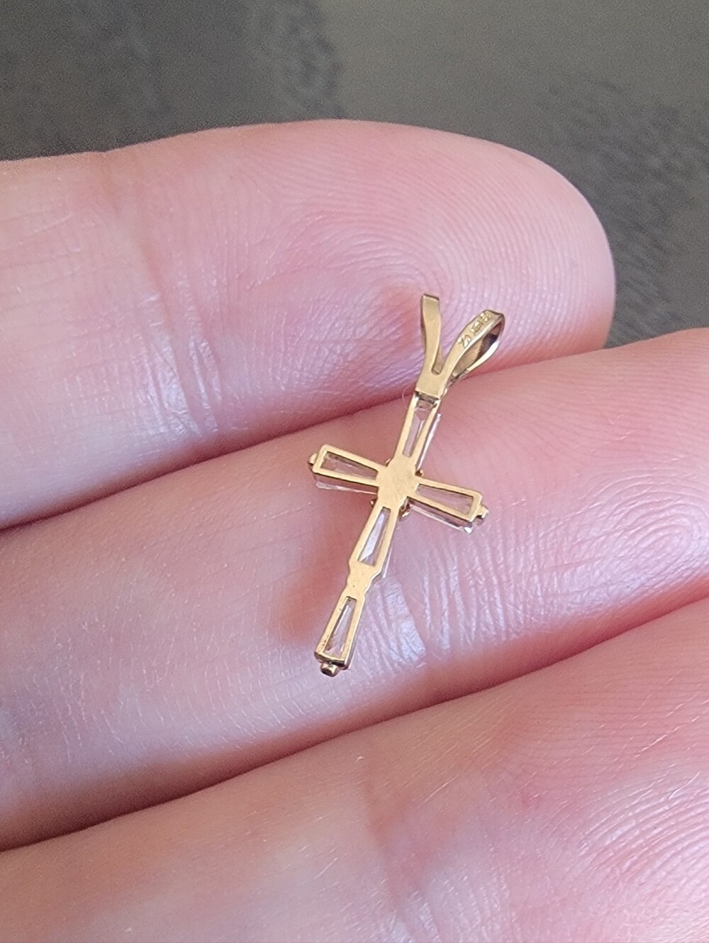 14k Gold Cross Pendant - Picture 2 of 5